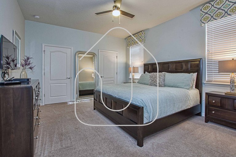 8BR Home for 18 w/ Private Pool – Windsor