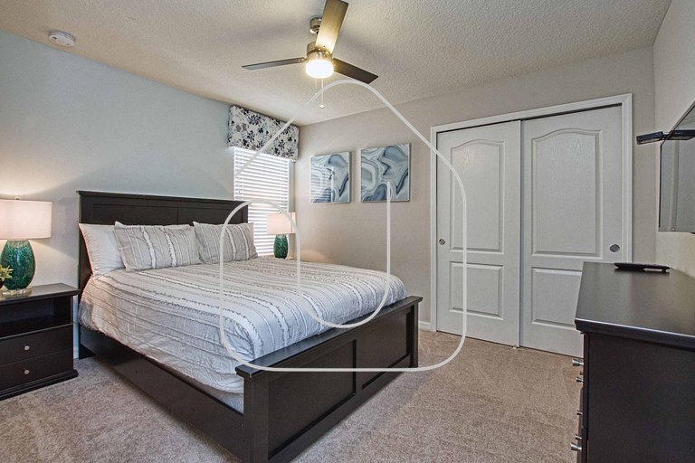 8BR Home for 18 w/ Private Pool – Windsor