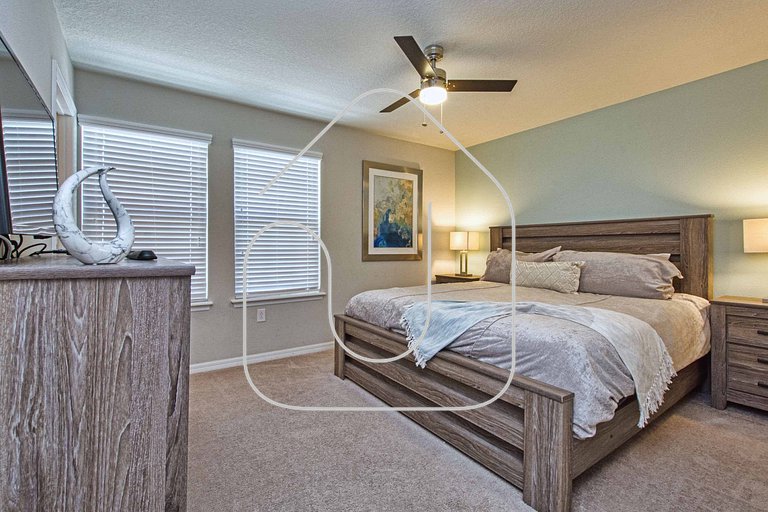 8BR Home for 18 w/ Private Pool – Windsor