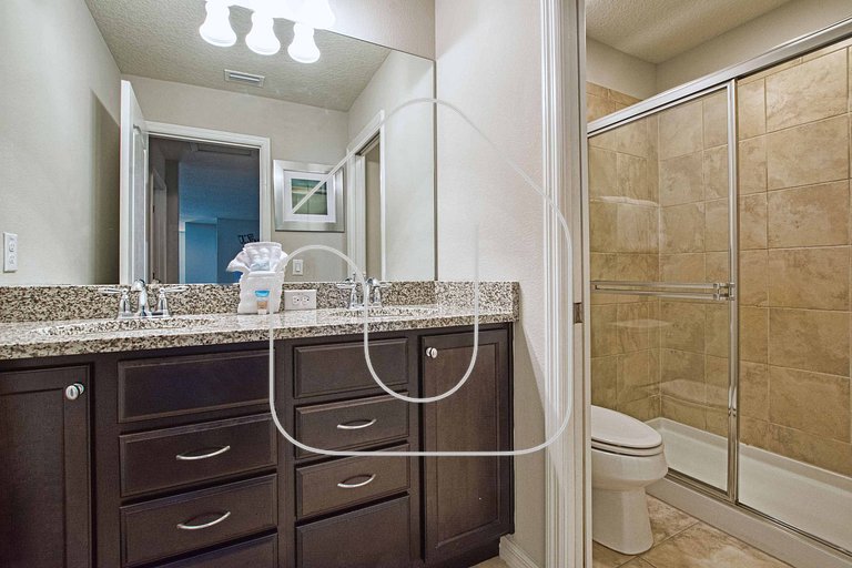 8BR Home for 18 w/ Private Pool – Windsor