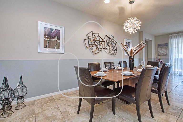 8BR Home for 18 w/ Private Pool – Windsor