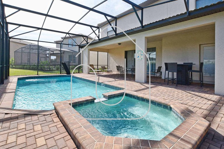 8BR Home for 18 w/ Private Pool – Windsor