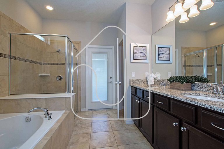 8BR Home for 18 w/ Private Pool – Windsor