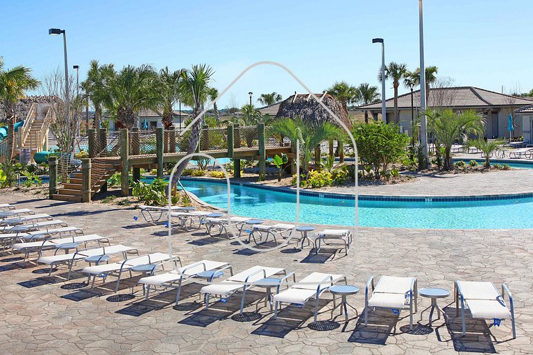 7BR Home for 15 w/ Private Pool – Champions