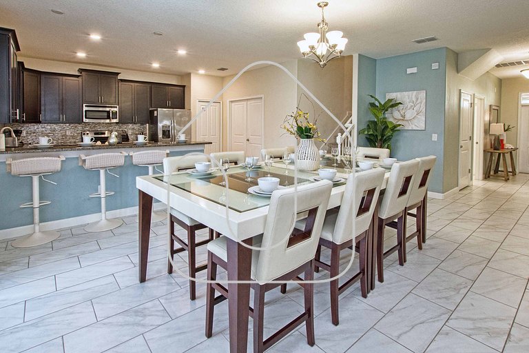 7BR Home for 15 w/ Private Pool – Champions