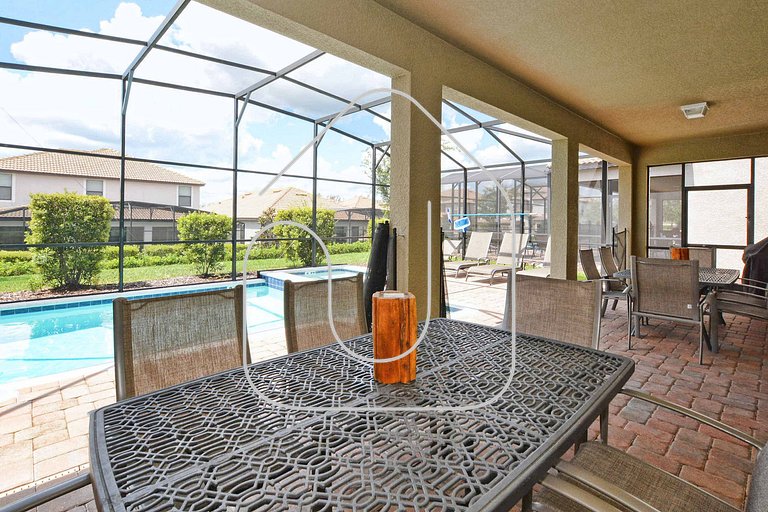7BR Home for 15 w/ Private Pool – Champions