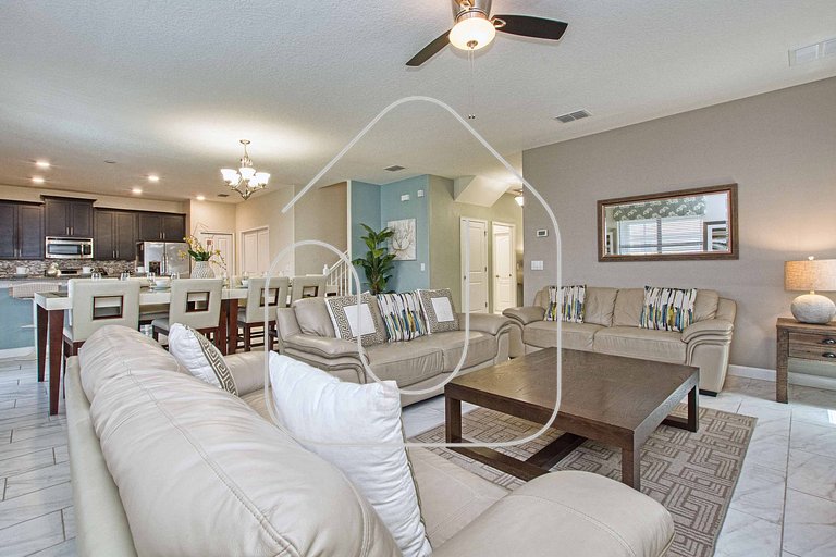 7BR Home for 15 w/ Private Pool – Champions