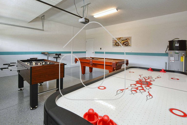 7BR Home for 15 w/ Private Pool – Champions
