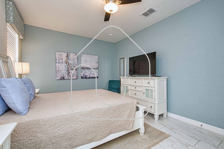 7BR Home for 15 w/ Private Pool – Champions