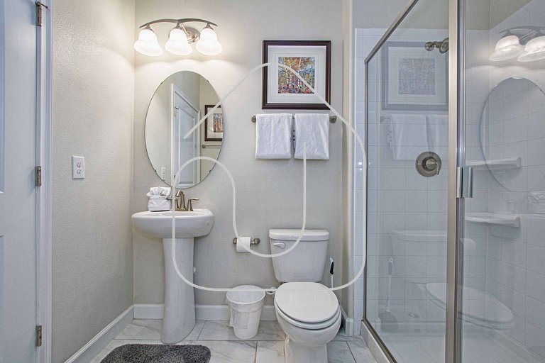 7BR Home for 15 w/ Private Pool – Champions