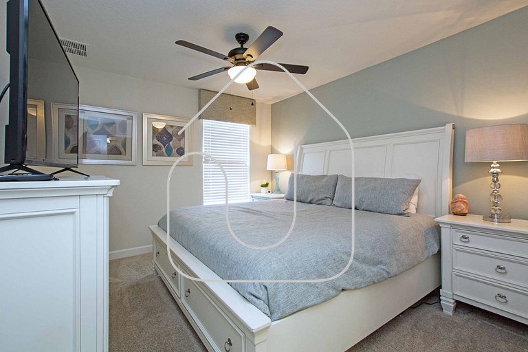7BR Home for 15 w/ Private Pool – Champions