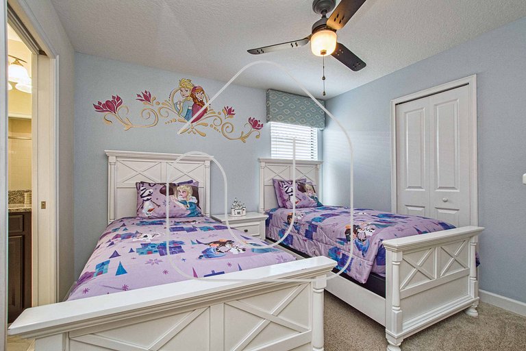 7BR Home for 15 w/ Private Pool – Champions