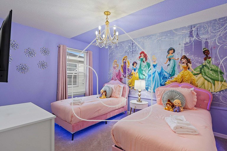 7BR Home for 15 w/ Private Pool – Windsor Cay