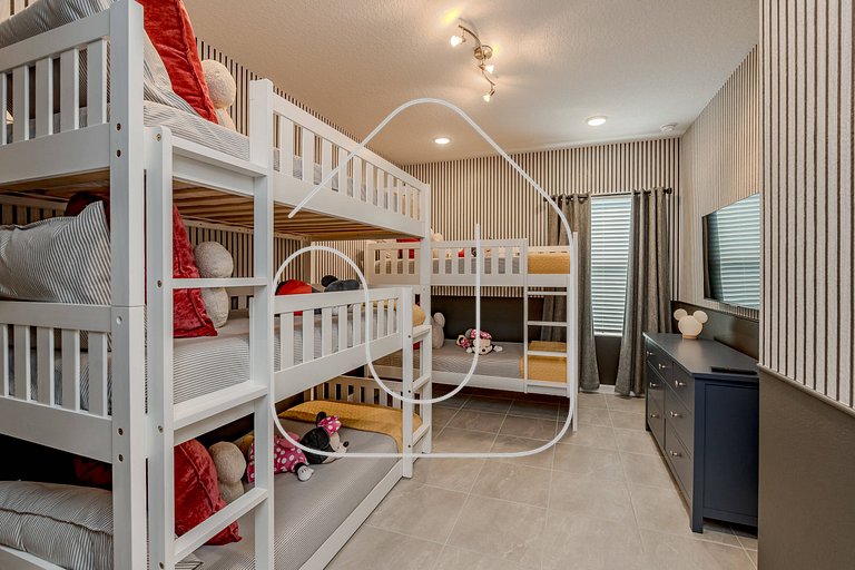 Paradiso Grande 5BR Home for 16 w/Pool & Game Room