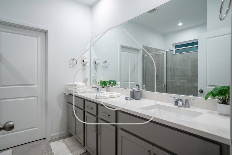 8BR Home w/ Theater & Pool – Solara Resort