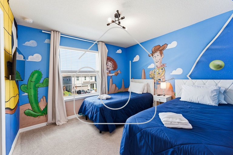 5BR Home w/ Private Pool at Windsor Island