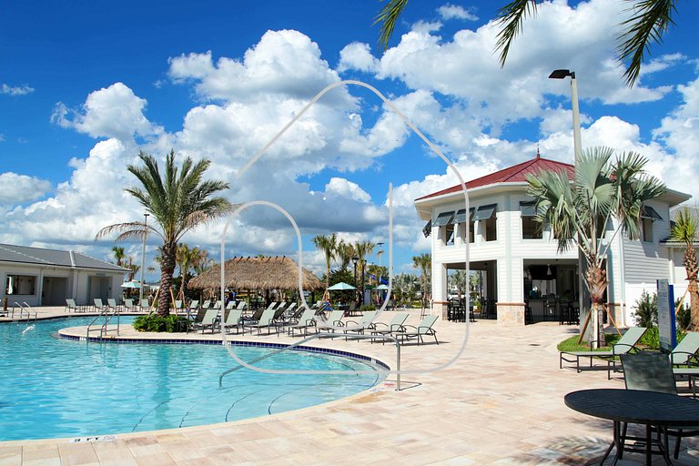 9BR Resort Villa w/ Pool - 7mi to Disney