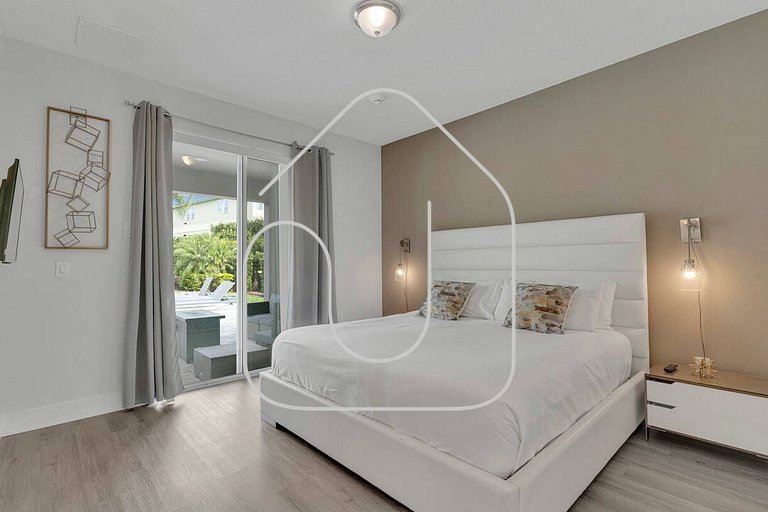 9BR Villa w/ Pool & Spa