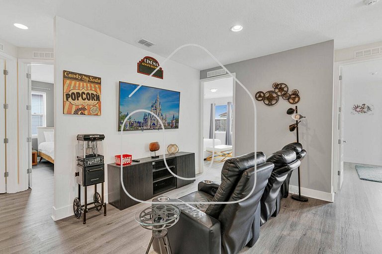9BR Villa w/ Pool & Spa
