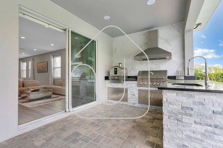 9BR Villa w/ Pool & Spa