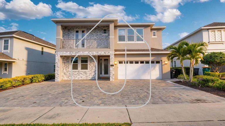 9BR Villa w/ Pool & Spa