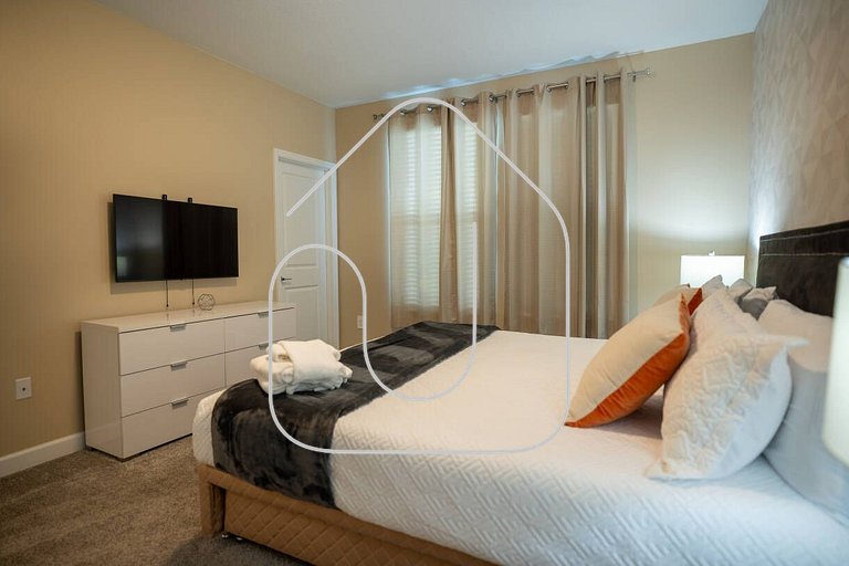 6BR Villa w Pool & Game Room near Disney